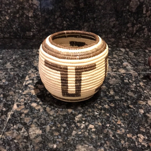 Other - Beautiful Native American style woven basket